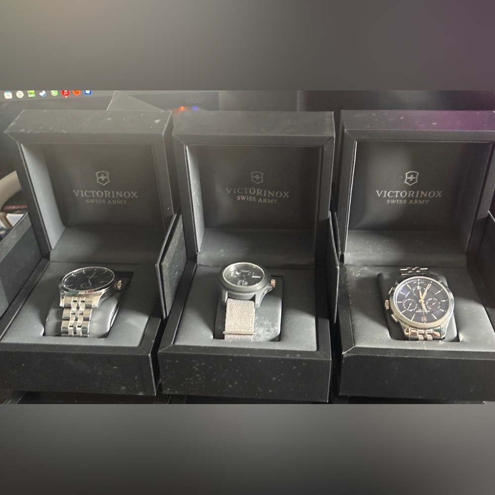 Victorinox Swiss Army Men's watch lot used
